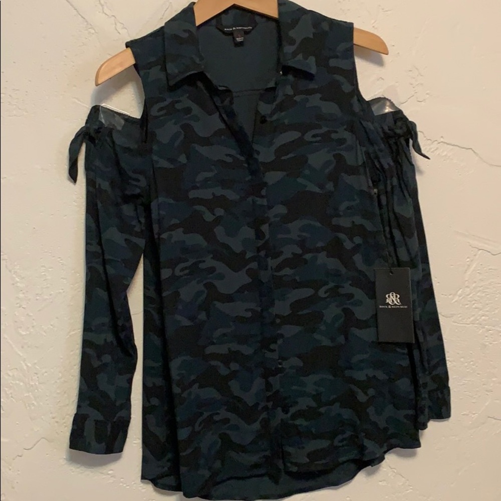 Rock & Republic Gilded Glam Camo Shirt Top - Picture 5 of 6